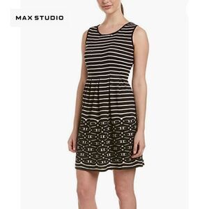 Max Studio knit jersey shift dress with pleats M